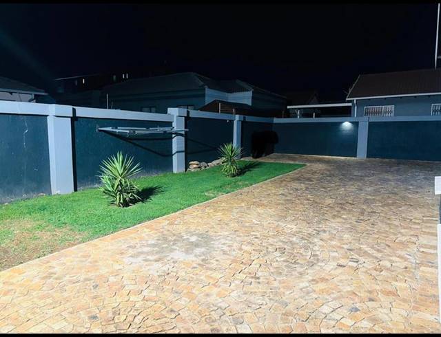 3 BEDROOM PROPERTY TO RENT IN FLEURHOF